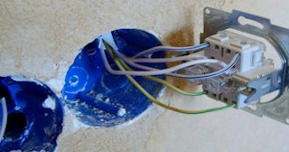 Монтаж проходного выключателя от 570 руб. в Сергиевом Посаде